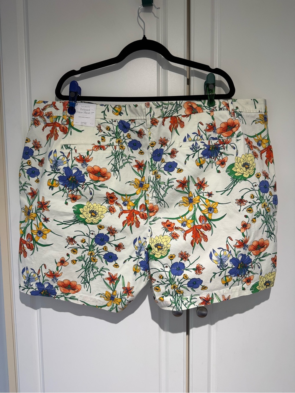 NWT Talbot’s Women’s Relaxed Chino Shorts Floral Print White Multi, Size 22W - Picture 2 of 7